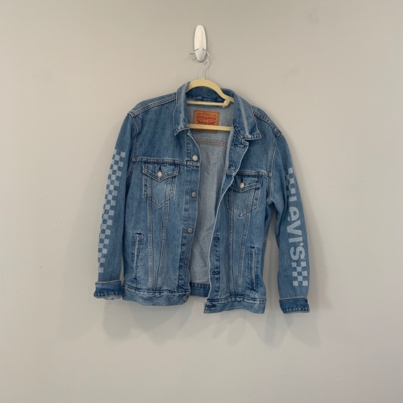Levi's Jackets & Blazers - Levi’s oversized logo sleeve light denim jacket
